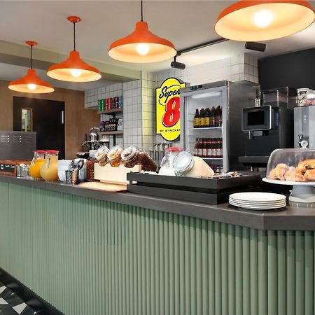 Super 8 By Wyndham Chester East Екстериор снимка
