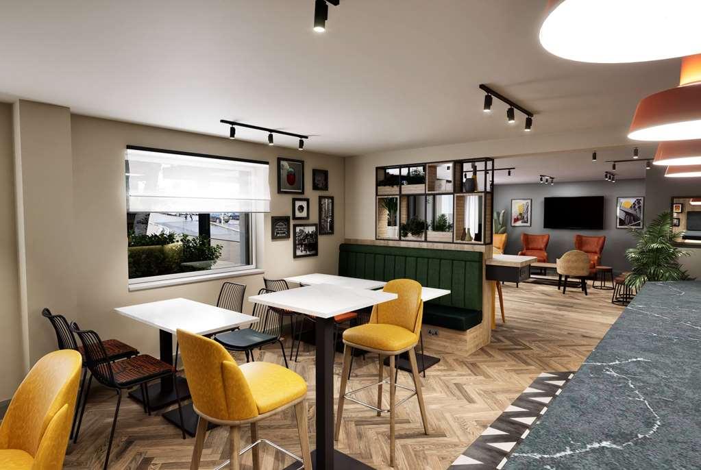 Super 8 By Wyndham Chester East Интериор снимка