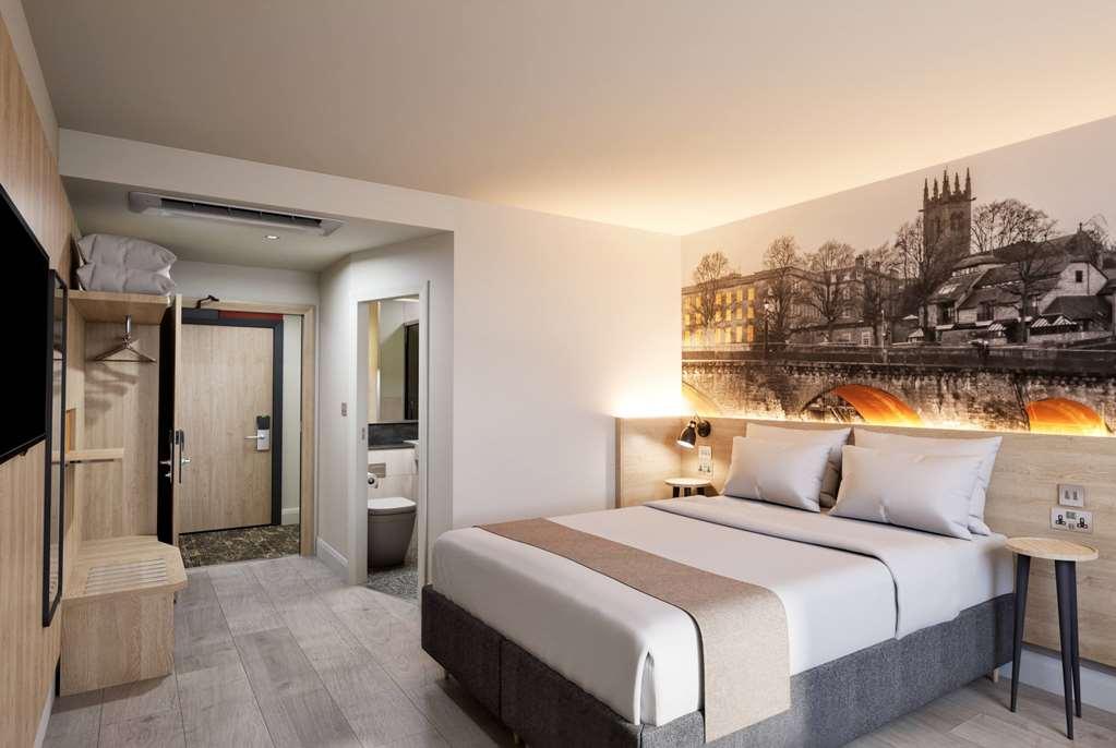 Super 8 By Wyndham Chester East Стая снимка