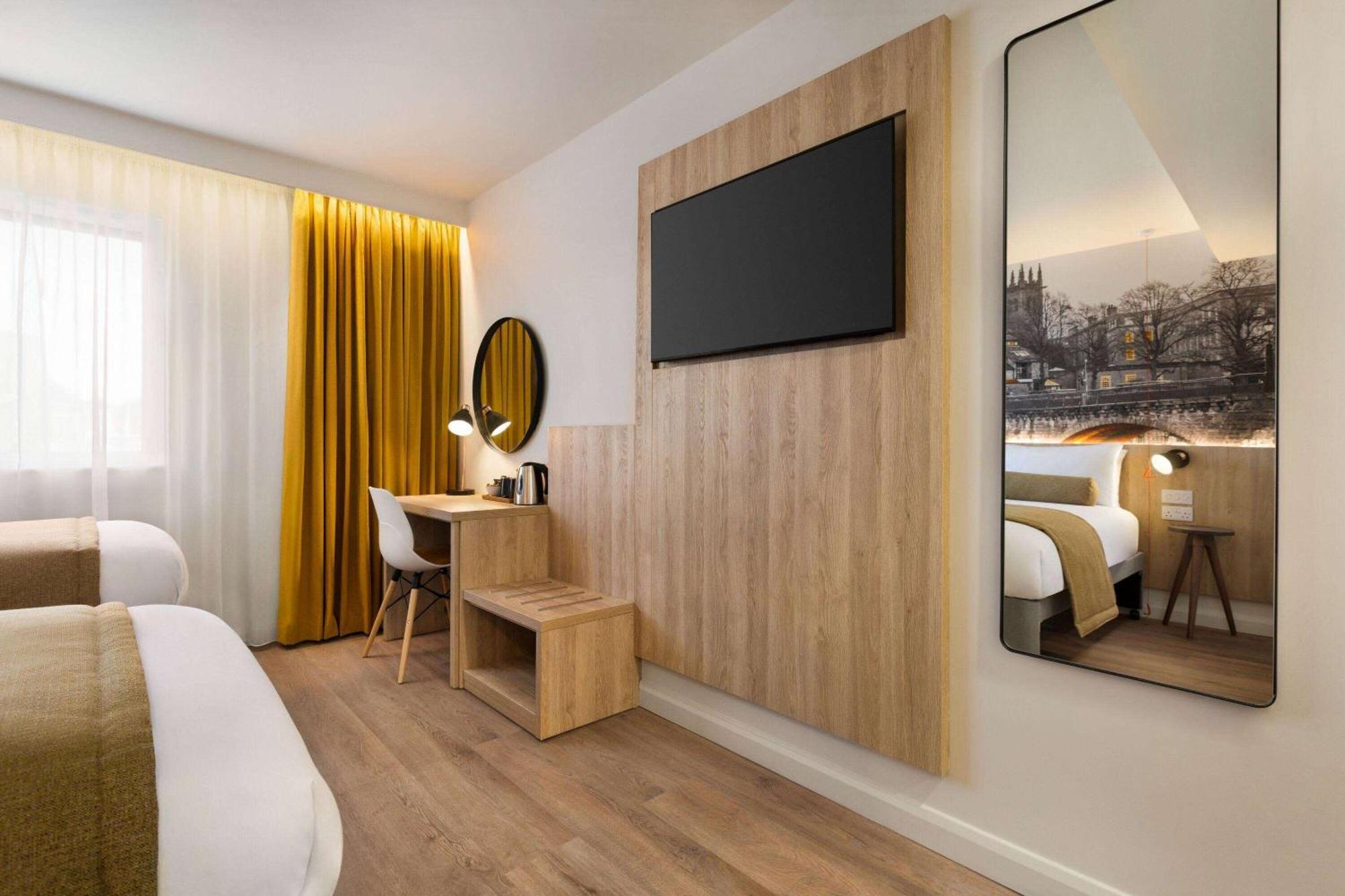 Super 8 By Wyndham Chester East Екстериор снимка