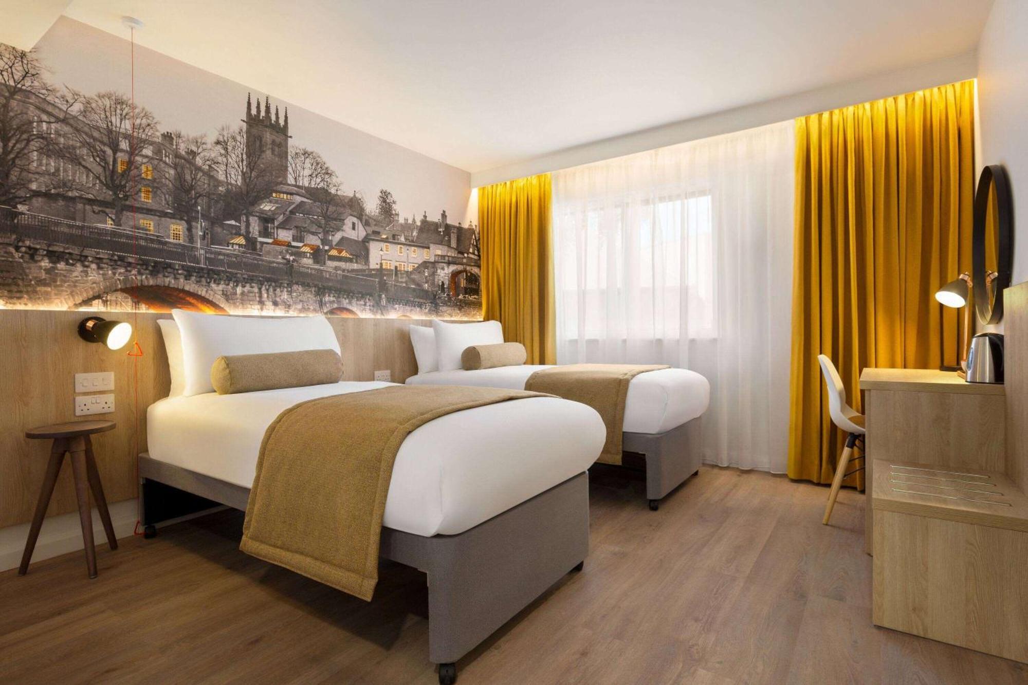 Super 8 By Wyndham Chester East Екстериор снимка